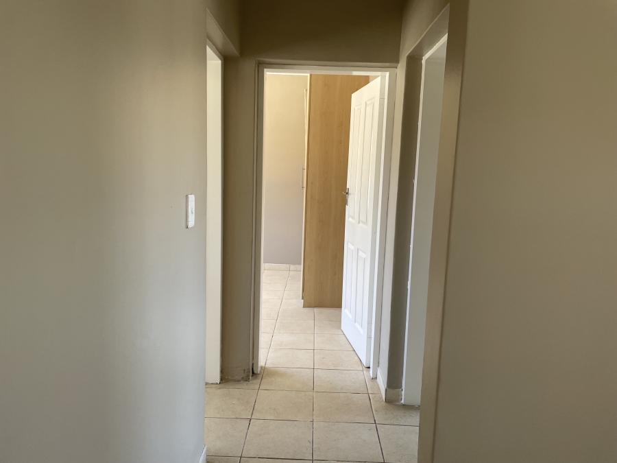 To Let 2 Bedroom Property for Rent in Flamwood North West